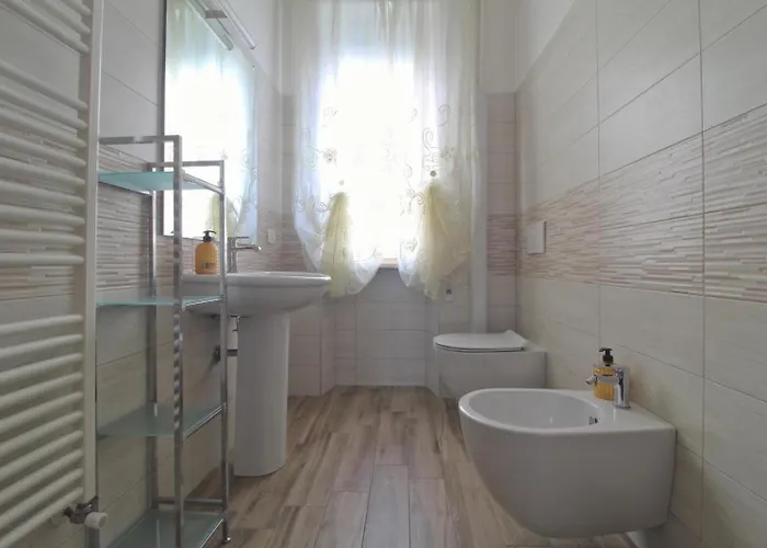 Stazione ジュリアノーヴァ